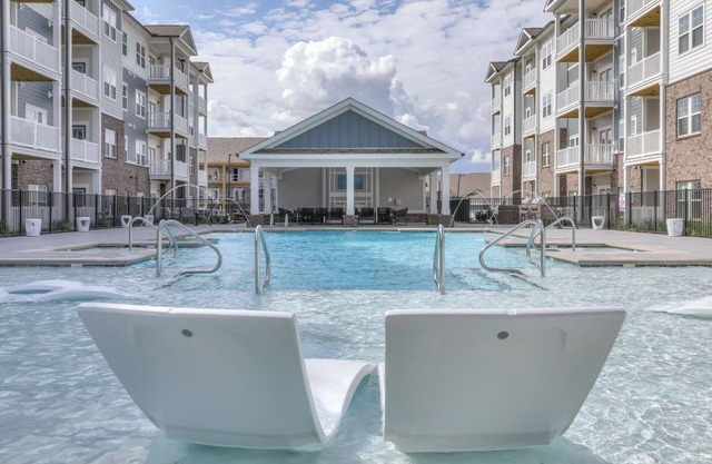 Landing | Modern 1BD, Gym, Pool