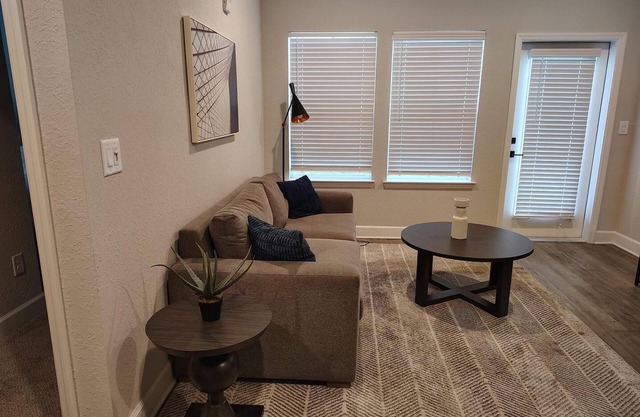 Landing | Modern 1BD, Gym, Pool
