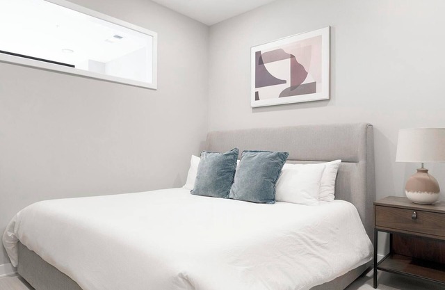 Landing | Modern 1BD in Fountain Heights