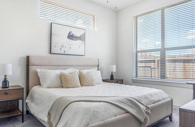 Landing | Modern 1BD, Pool, Gym