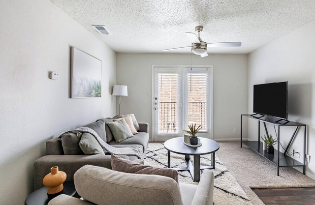 Landing | Modern 1BD, Pool, Courtyard