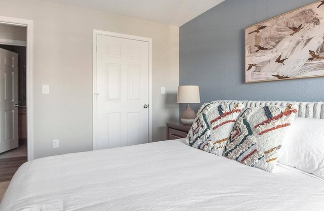 Landing | Modern 2BD, Pool, Clubhouse