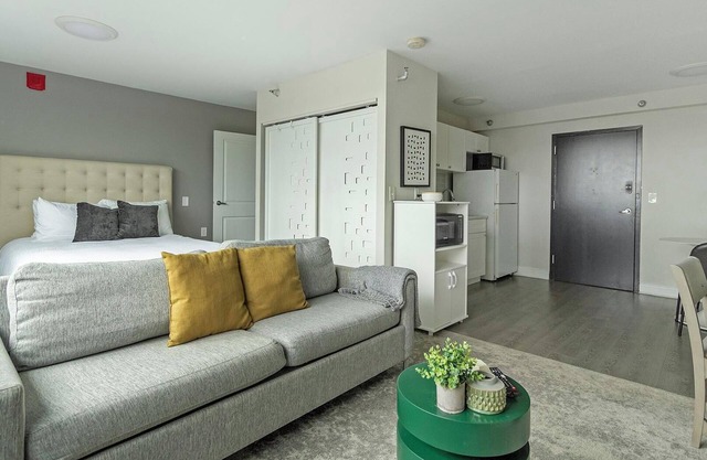 Landing | Modern Studio, Courtyard, Gym