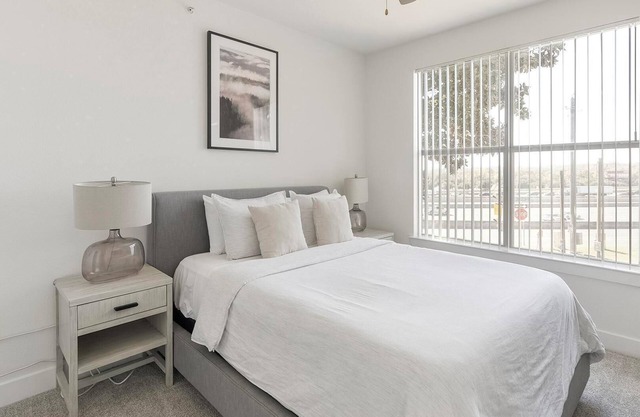 Landing | Modern Studio, Pool, Gym