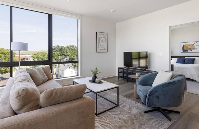 Landing | Spectacular 2BD, Gym, Rooftop Lounge