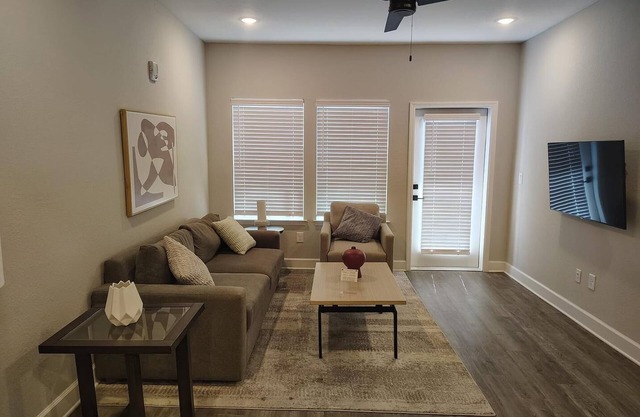 Landing | Spectacular 2BD, Pool, Gym