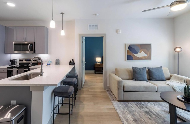 Landing | Stunning 1BD, Pool, Gym