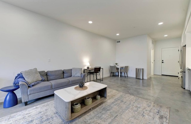 Landing | Stunning Studio, Game Room, Gym
