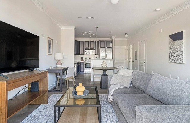Landing | Stunning 1BD, Courtyard, Gym
