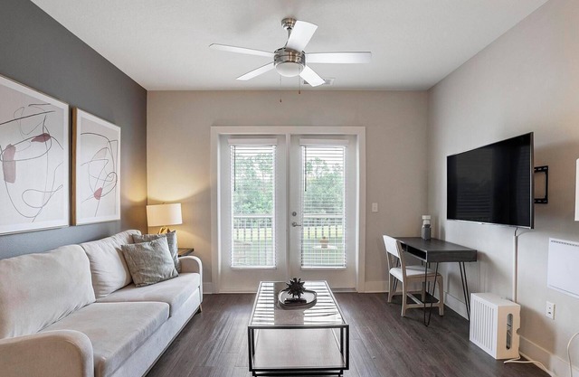 Landing | Stunning 1BD, Gym, Pool