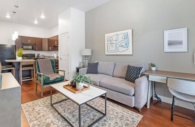 Landing | Stunning 1BD, Gym, Clubhouse