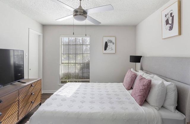 Landing | Stunning 2BD, Courtyard, Gym