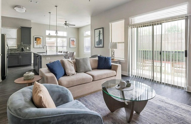Landing | Stunning 2BD, Gym, Clubhouse