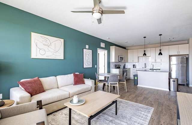 Landing | Stunning 2BD, Pool, Clubhouse