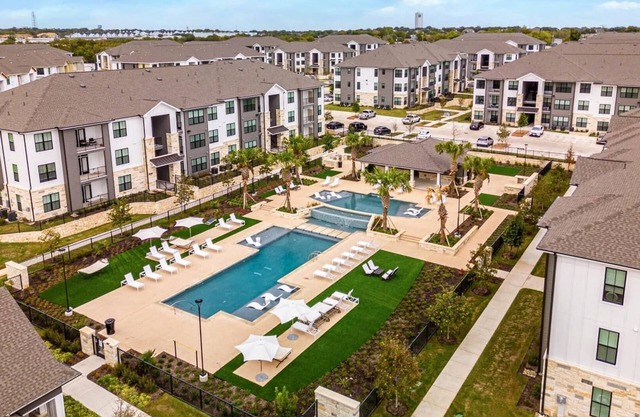 Landing | Stylish 1BD, Clubhouse, Pool