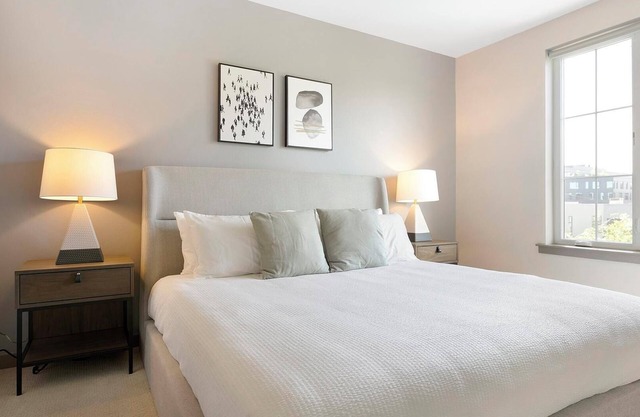 Landing | Stylish 1BD, Courtyard, Rooftop Lounge