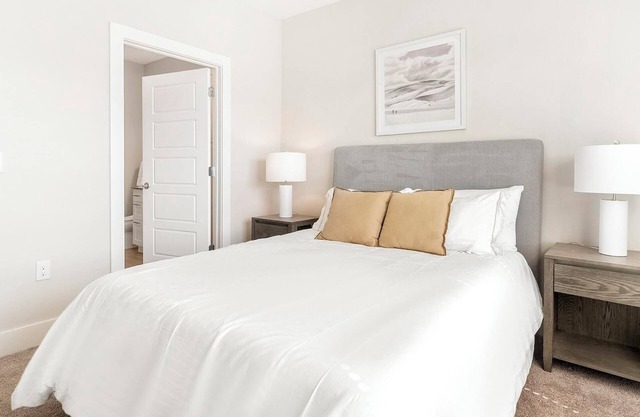 Landing | Stylish 1BD, Pool, Gym