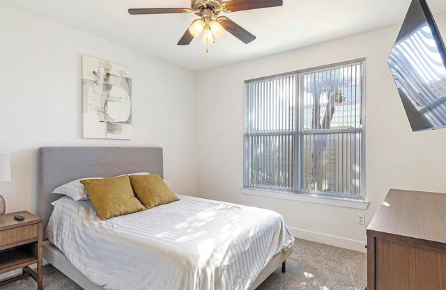 Landing | Stylish 1BD, Pool, Clubhouse