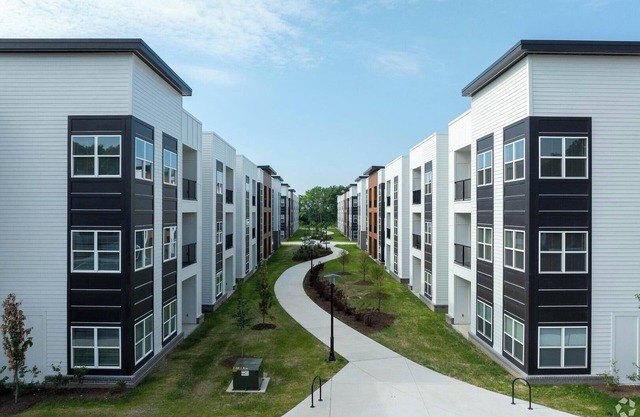 Landing | Stylish 2BD, Courtyard, Pool