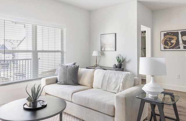 Landing | Stylish 2BD, Gym, Pool