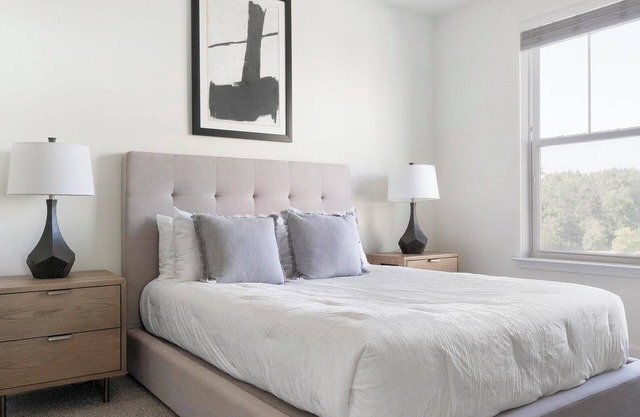 Landing | Stylish 2BD, Rooftop Lounge, Gym