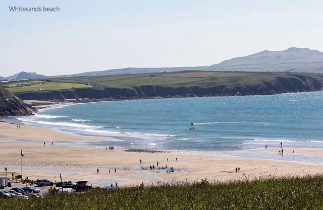 Lantern Cottage, Holiday Cottage Solva, Sleeps 6, 3 bedrooms, bathrooms