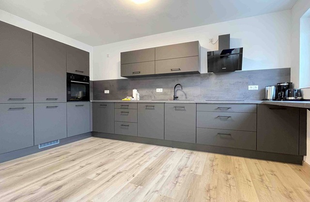 (LAP105) Modern fitter's apartment