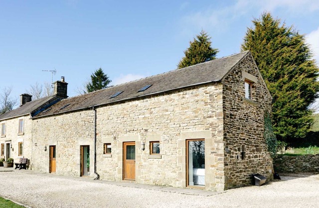 Lapwing Barns, large rural farmhouse with games room, perfect for all types of groups.