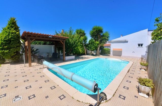 Laranjeira - House with garden and private pool, parking and Wi-Fi