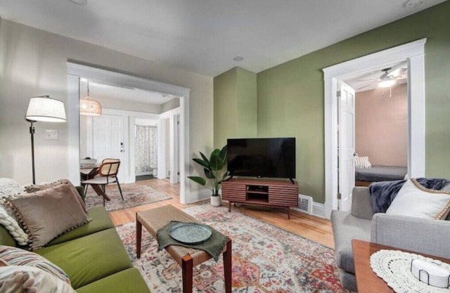Larchmere Classic Retreat ~ 8 mins to Cleveland Clinic ~ 5 mins to Case Western