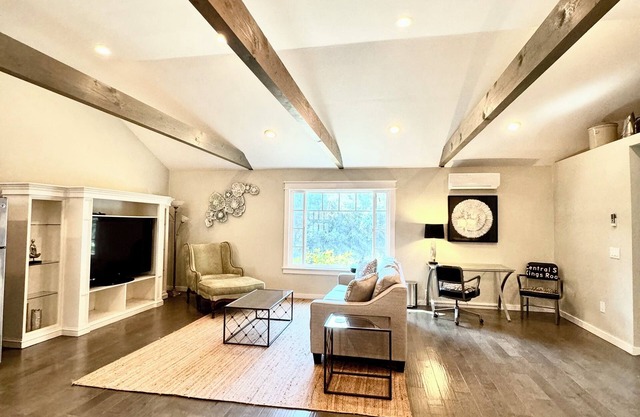 Large 1 Bdrm - Saratoga Cottage - convenient to Silicon Valley-Laundry, AC