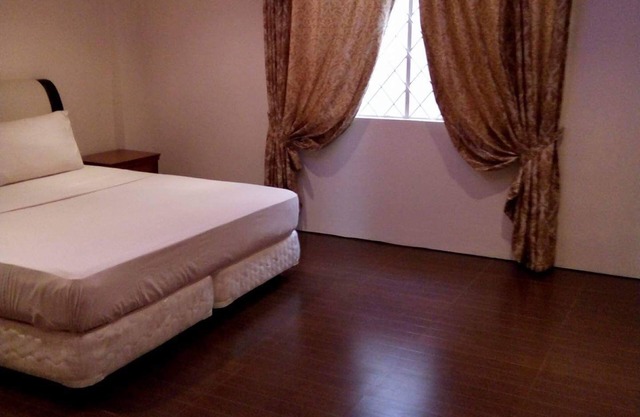 Large 1 bedroom with Wifi close to city action