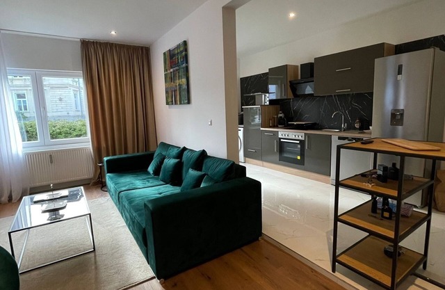 Large 105 square meter family apartment with marble bathroom and high standard.