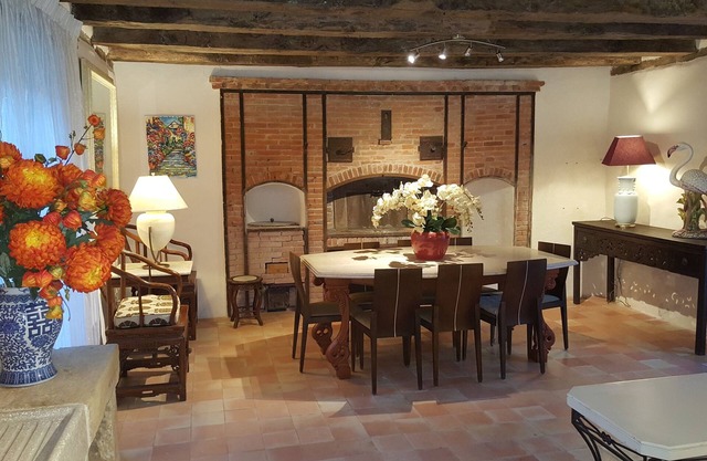 Large 18th Century Townhouse/8 persons
