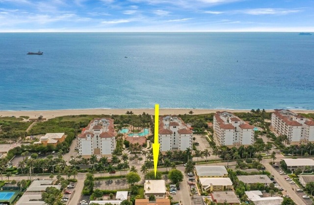 Large 2 Bed 2 Bath, King Beds, Screened Patio, Beach Chairs, Sleeps 6!