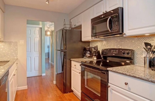 Large 2 bedrooms w/west facing mountain views