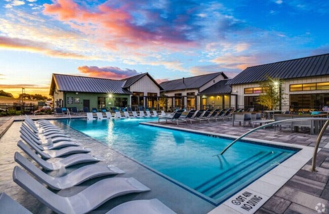 Large 2 bedroom | Pool | Hot Tub