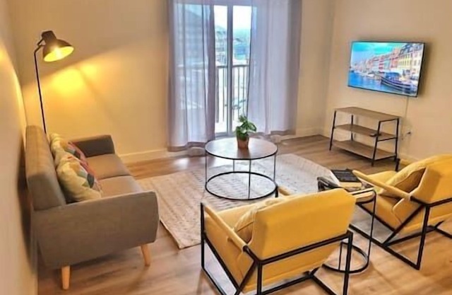 Large 2 bedrooms apartment