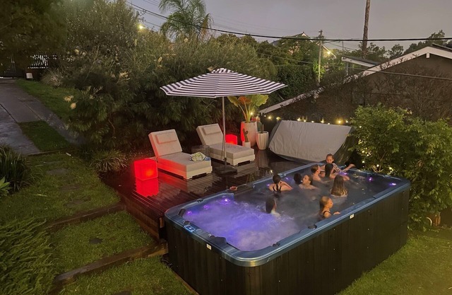 Large 2 storey house in east Lane Cove with amazing amenities 10 min from CBD.