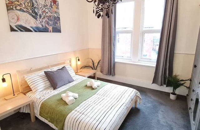 Large 3 Bed Flat, Free Parking