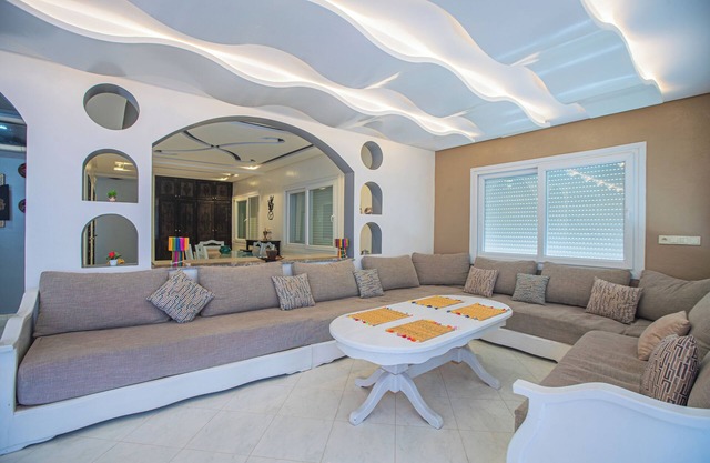 Large 3-bedroom apartment - Overhead projector - Rooftop with sea view - Hammam