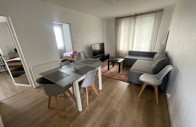 Large 3-bedroom apartment. Ideal for families + parking