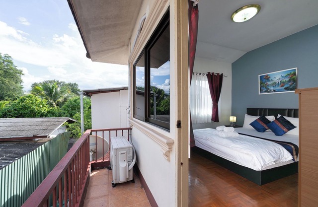 Large 3 Bedroom House Near Old City and Night Bazaar