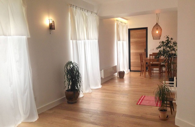 Large 3-room apartment 10 minutes by metro from the historic center of Paris