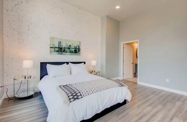 Large 3BR Loft in Fiserv Forum/Deer District Area