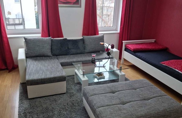 Large 4-Room Apartment with Balcony and Wi-Fi