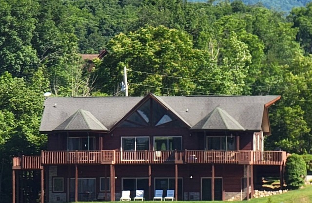 Large 5 bedroom, lakefront home, boat dock, wrap around patio, amazing views!