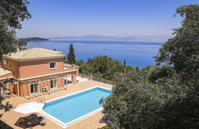 Large 5 Bedroom Villa with Panoramic Sea Views, A/C, Private Pool, Fitness Room and Sauna!