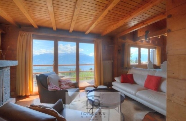 Large 6-room chalet (max. 12 pers.) located near the chapel and approx. 300 m. from the centre. park