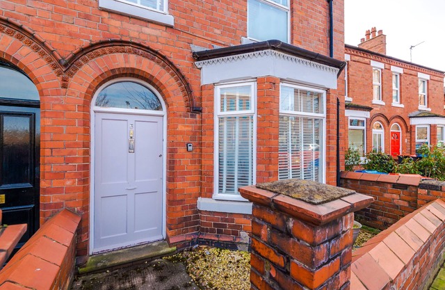 large 7 bedroom town house in Chester City Centre